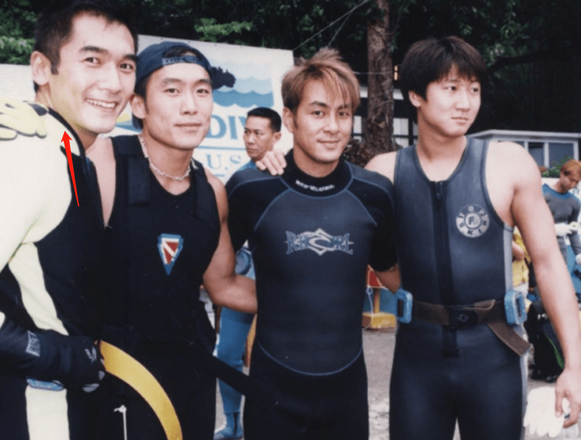 熊猫体育：
“明显长得帅 却爱演反派”的5位港星 你若全认识 大佬无疑！(图4)