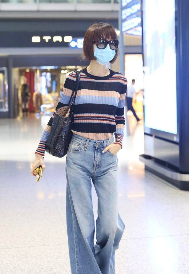 
秋季咋穿更时髦？鲁豫给你做示范 条纹针织衫配阔腿裤太显气质“xiongmao体育”(图7)