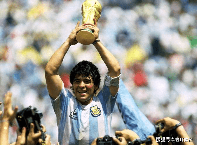 传奇谢幕!阿根廷球星马拉多纳于家中突发心脏骤停去世:熊猫体育(图4)
传奇谢幕!阿根廷球星马拉多纳于家中突发心脏骤停去世:熊猫体育(图4)